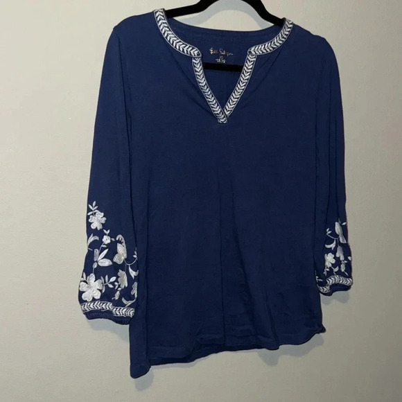 Lilly Pulitzer Blue Long Sleeve Blouse White Floral Embroidery Womens XS VNeck - Picture 4 of 7